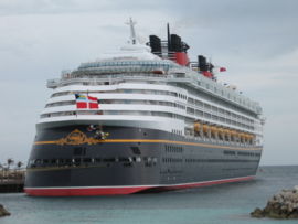 Disney Wonder amarré à Castaway Cay.